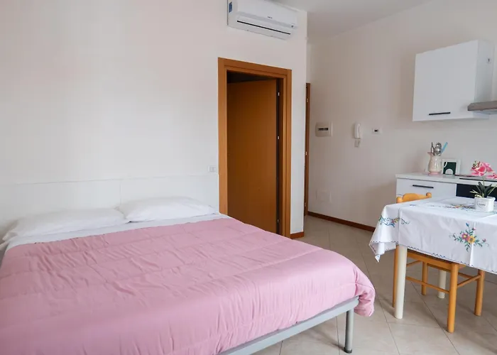 Ξενοδοχείο με διαμερίσματα Uno Studio&suites 3*