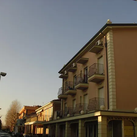 Uno Studio&suites Lägenhetshotell Rimini