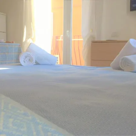 Uno Studio&suites מלון דירות 3*