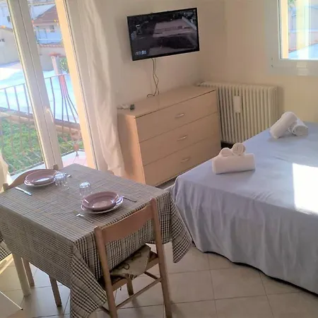 Uno Studio&suites מלון דירות