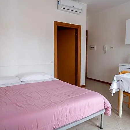 Aparthotel Uno Studio&suites 3*