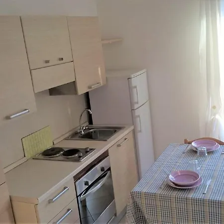 Uno Studio&suites 公寓式酒店 2*
